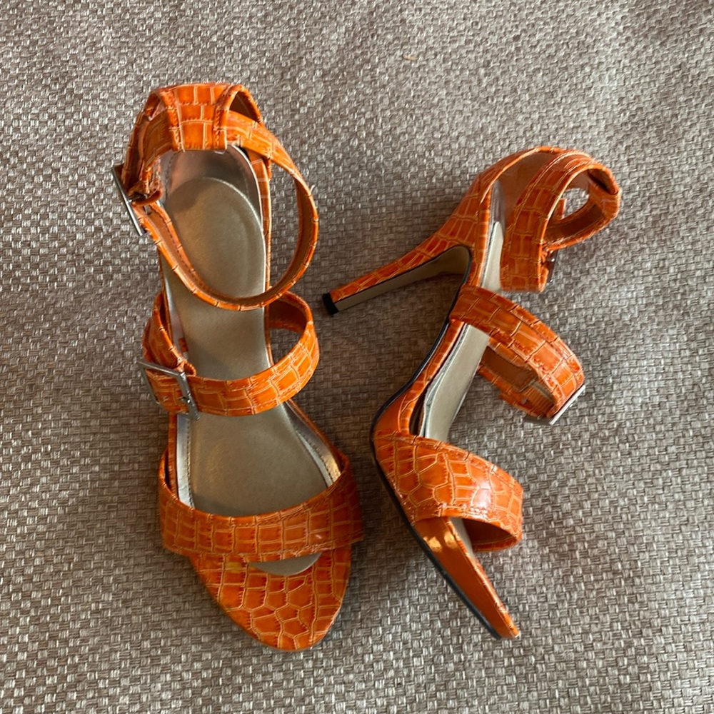 Size 10 Dollhouse heels